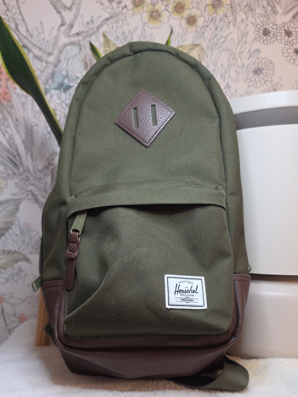 Herschel Supply Company ONE SHOULDER SLINF Olive Green Backpack with Brown Trim